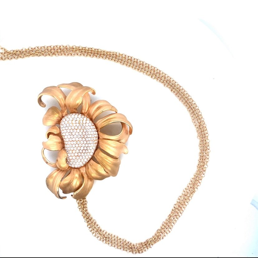 Collana A.Cammilli pendente a girasole in oro e diamanti